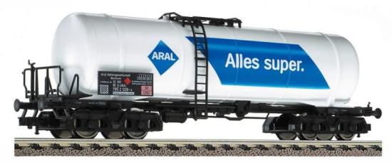 Tank car 'ARAL'. Model of a 77 cbm liquid transport car in service<br /><a href='images/pictures/Fleischmann/5474.jpg' target='_blank'>Full size image</a>